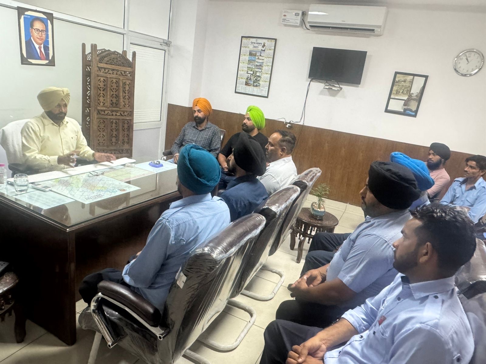 ਟ੍ਰੈਫਿਕ ਪੁਲਿਸ ਵੱਲ਼ੋਂ ਸਕੂਲੀ ਬੱਸਾਂ ਦੇ ਡਰਾਇਵਰਾਂ ਲਈ ਆਵਾਜਾਈ ਨਿਯਮਾਂ ਦੀ ਪਾਲਣਾ ਬਾਰੇ ਜਾਗਰੂਕਤਾ ਸੈਮੀਨਾਰ